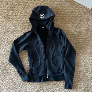 Black Lululemon scuba size 4. Used. No holes or stains.
